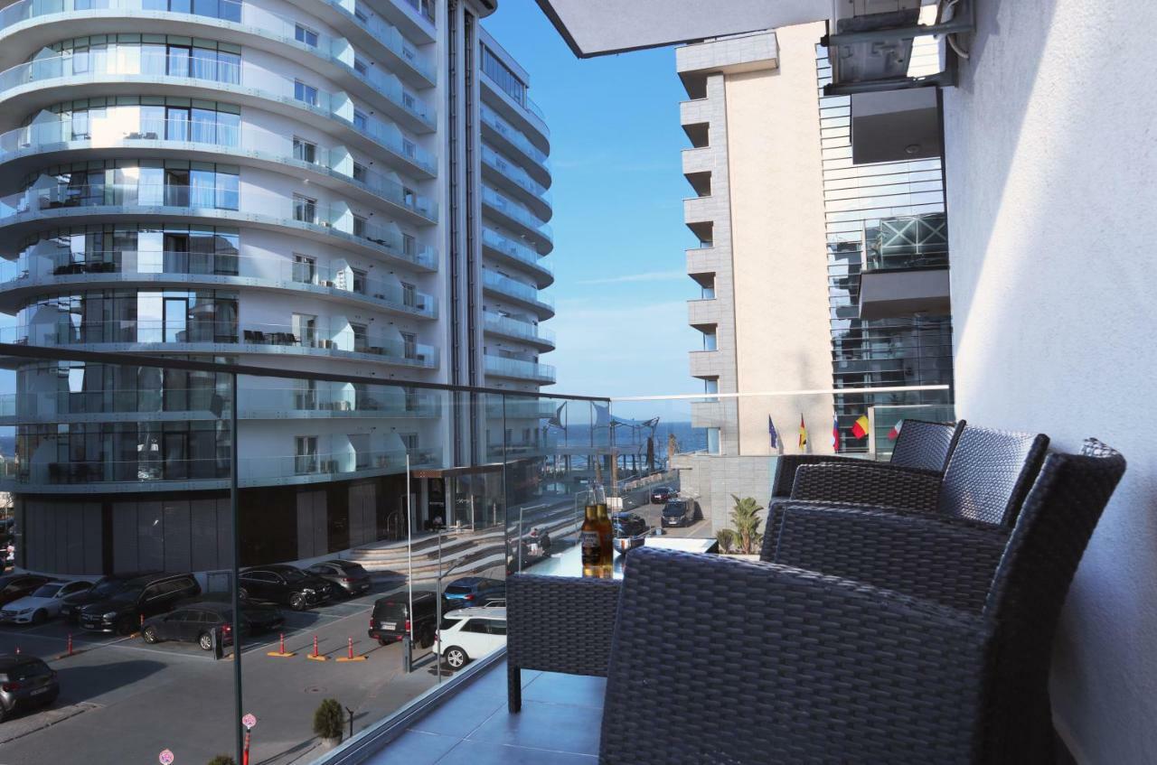 Luxury Apartment By The Sea Mamaia Exterior photo